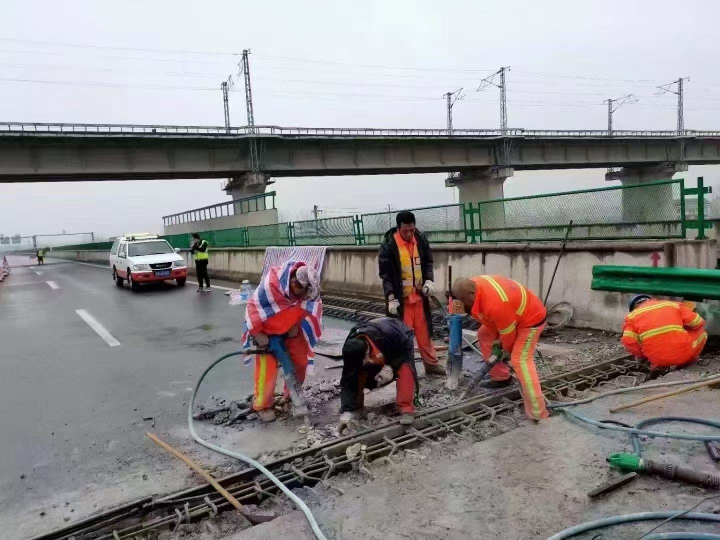 绥芬河桥梁伸缩缝抢修料